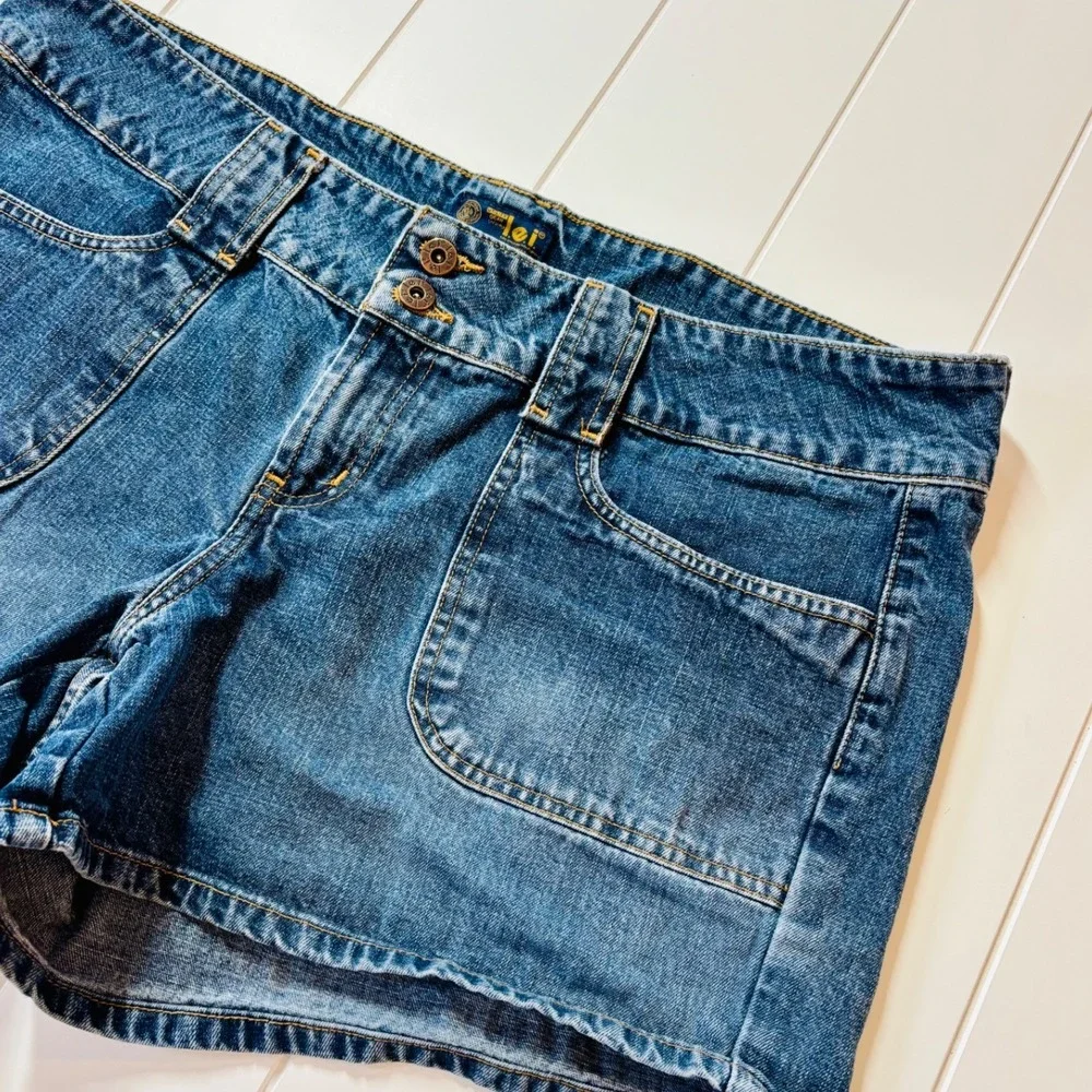 Vintage Women's Y2K Low Rise Denim Shorts Medium Wash Utility Pocket Size 18